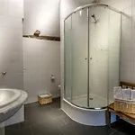 Valkenhof 2*